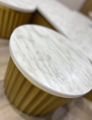 طقم طاولة مع 4 حبات خدمة