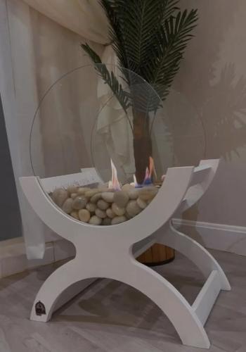 مدفأة ديكور بمادة الايثانول لون أبيض حجم كبير