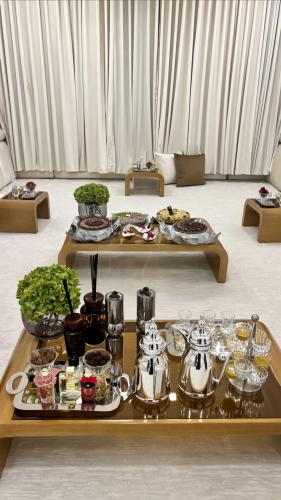 طقم طاولات ارضيه 7 قطع | قطعتين رئيسيه و 5 قطع خدم...