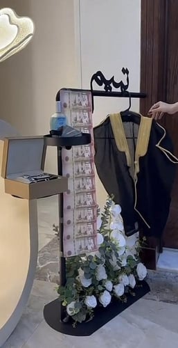 ستاند ملابس أطفال كتابة الاسم حسب الطلب