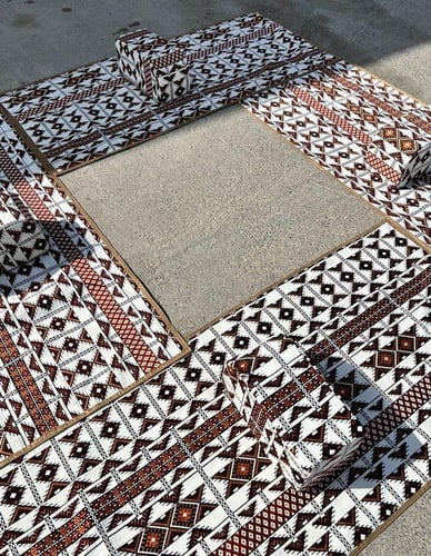 طقم فرشات مع ٤ مراكي عالي الجودة مع الشنطة