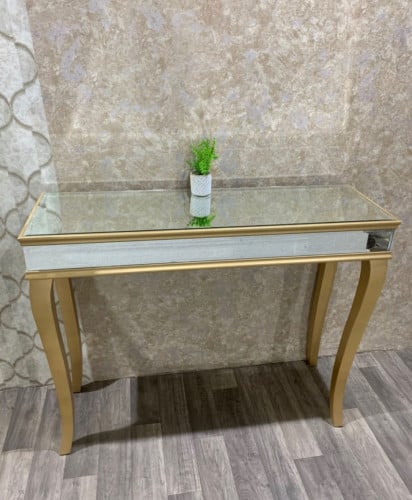 مدخل استقبال لون ذهبي