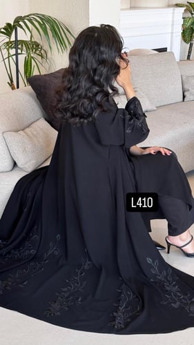 عباية كريب سبشل تطريز يدوي قصة عادية ستريت