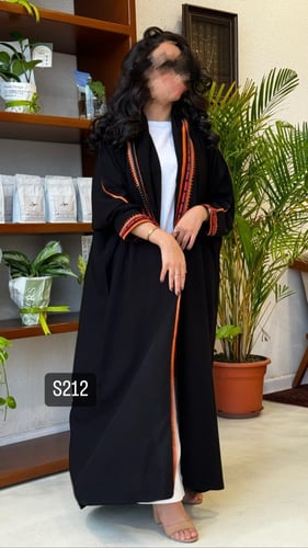 عباية كريب بلقيس تطريز يدوي قصة نص بشت