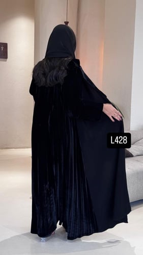 عباية كريب سبشل مع مخمل كسرات قصة كلوش