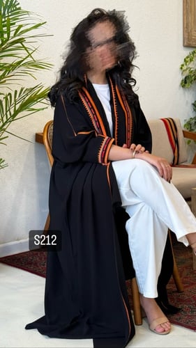 عباية كريب بلقيس تطريز يدوي قصة نص بشت