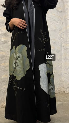 عباية كريب سبيشل رسم يدوي قصة عادية