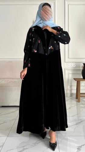 Velvet abaya with lace, ordinary story, street