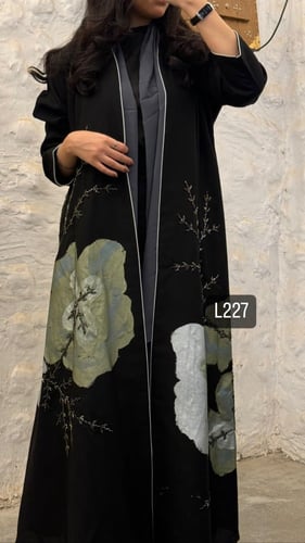 عباية كريب سبيشل رسم يدوي قصة عادية