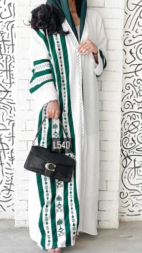 عباية كريب بحريني تطريز يدوي قصة نص بشت