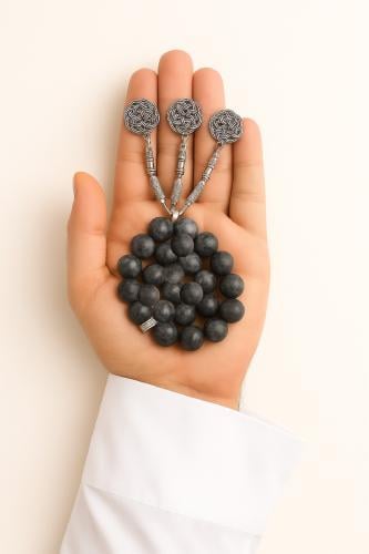 سبحة اللرفيكيت الأسود البركاني