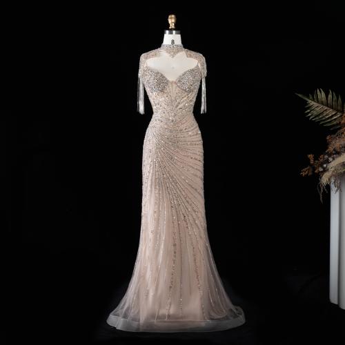 فستان سهرة حورية البحر الفاخر بياقة عالية مزين بالكريستال والترتر