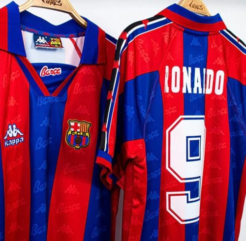 تيشيرت النجم رونالدو برشلونة كلاسيك 1997