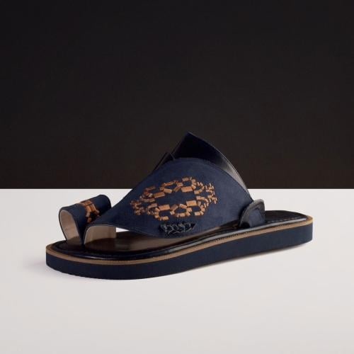 حذاء شرقي مطرز كحلي