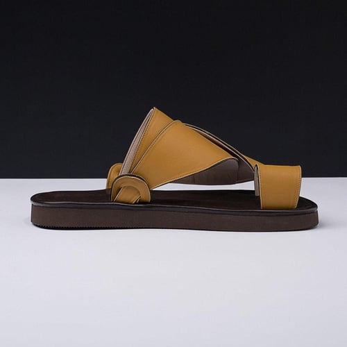 حذاء شرقي كلاسيكي لون أصفر MR325