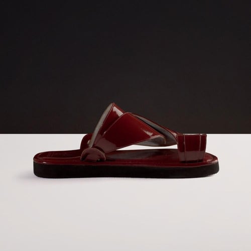 حذاء رجالي شرقي لون عنابي لامع