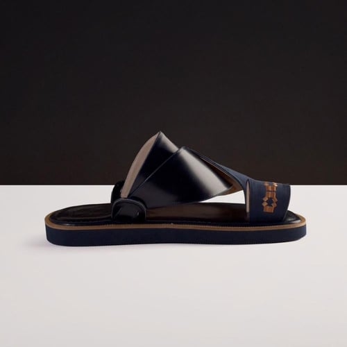 حذاء شرقي مطرز كحلي