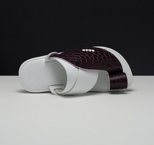 حذاء رجالي شرقي لون أبيض وعنابي