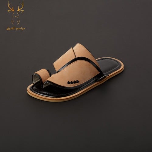 حذاء شرقي مخمل لون بيج غيطان أسود