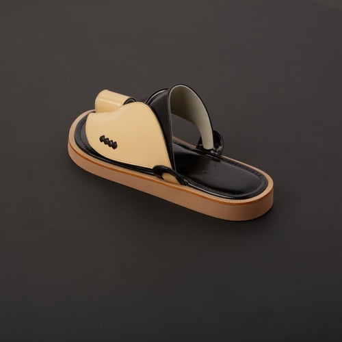 حذاء شرقي رجالي لون بيج بني