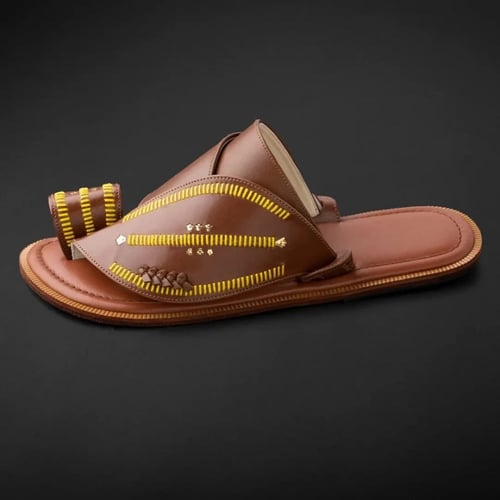 حذاء شرقي مطرز لون بني MS105