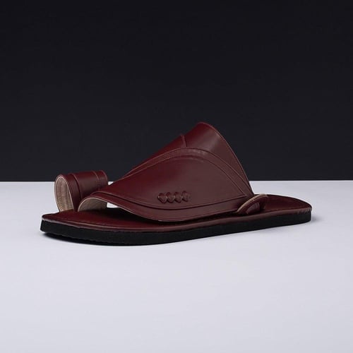 حذاء شرقي كلاسيكي لون عنابي