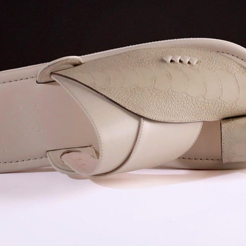 حذاء شرقي فاخر جلد طبيعي على نسق جلد ساق النعام لو...