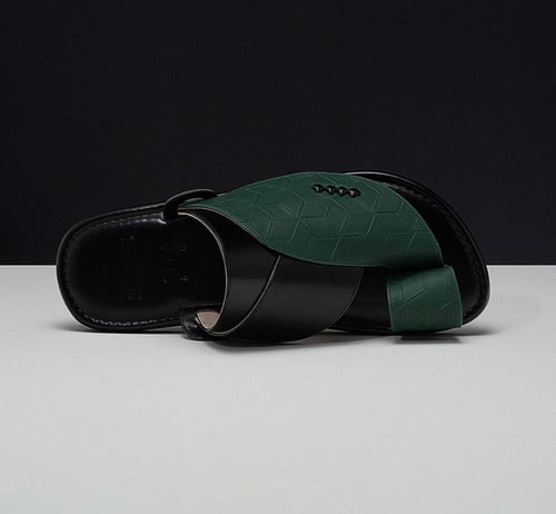 حذاء شرقي لون أخضر مربعات MK05