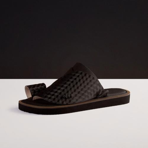 حذاء شرقي منقوش جلد الماني فخم لون اسود تصميم فاخر...