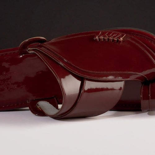 حذاء رجالي شرقي لون عنابي لامع