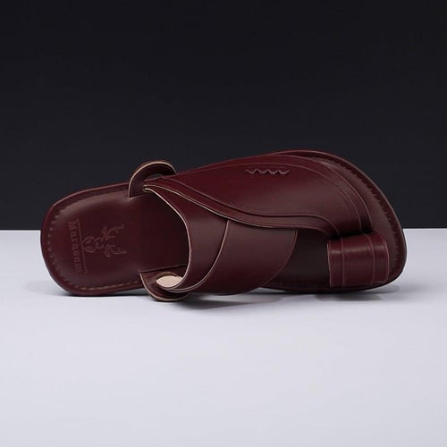 حذاء شرقي كلاسيكي لون عنابي