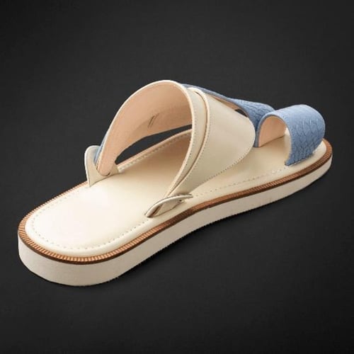 حذاء شرقي نقشة ساق نعام لون سماوي علا سكري