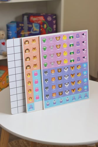 لعبتين في لوحة