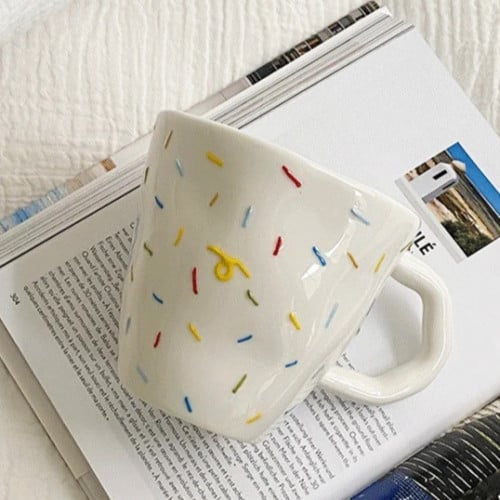 كوب سيراميك منقط باشكال حلوى