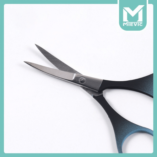 مقص تحديد الحواجب