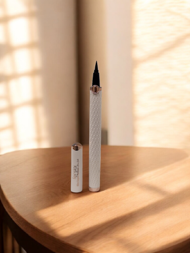 قلم كحل سائل قطعة واحدة