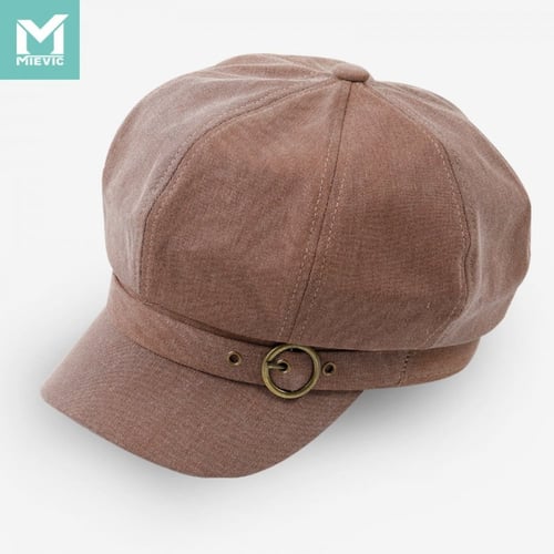 قبعة بتصميم حزام