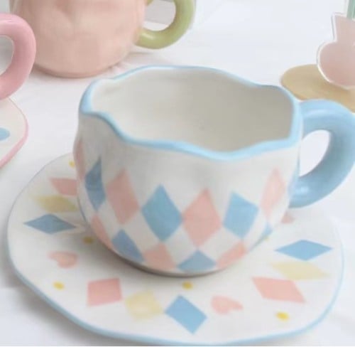 كوب بحواف متموجة