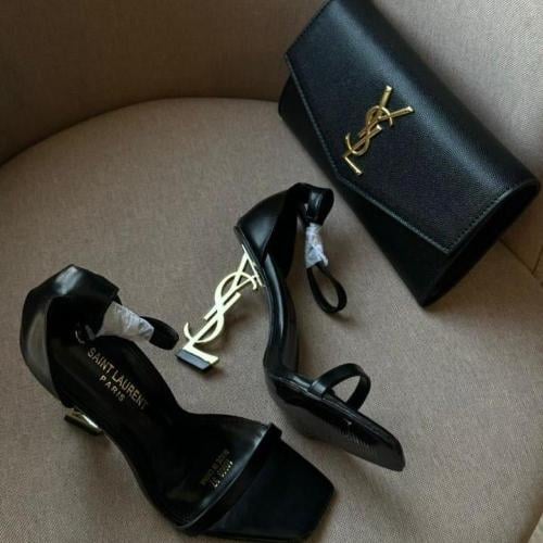 طقم نسائي أنيق