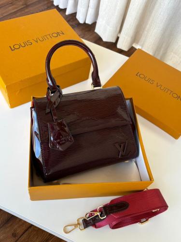 حقيبة نسائية LV