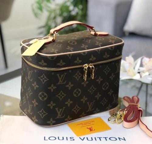 حقيبة LV ميك اب وعطور