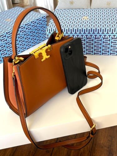 شنطة نسائية بتصميم راقي من توري بورش