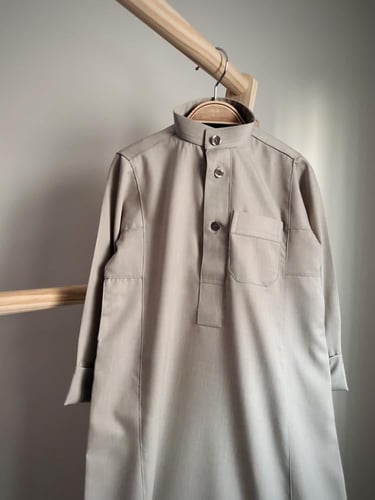 ثوب بيج فاتح