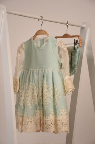 فستان مع قبعه فرنسيه وكلوت