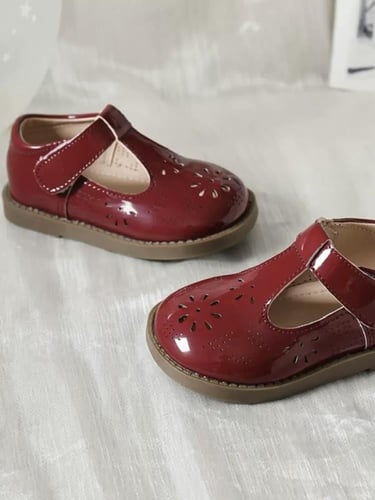 حذاء برغندي