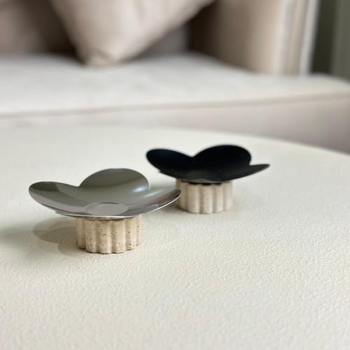 تقديمة معدن بقاعدة ترفنتينو