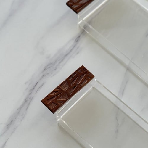 صينية تقديم اكريلك بمسكة خشب