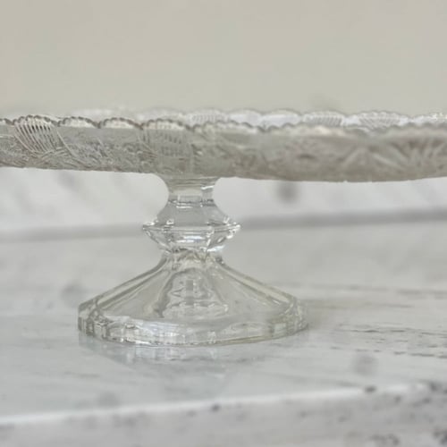 تقديمة زجاج بقاعدة