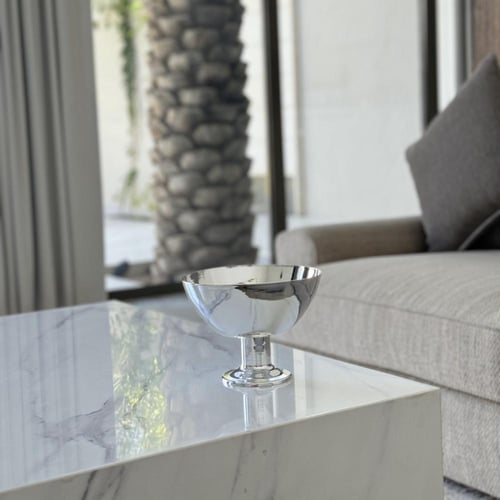 تقديمة معدن بقاعدة