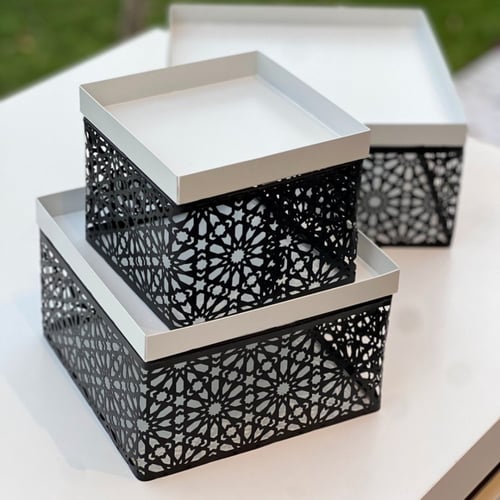 تقديمة معدن بلون اسود